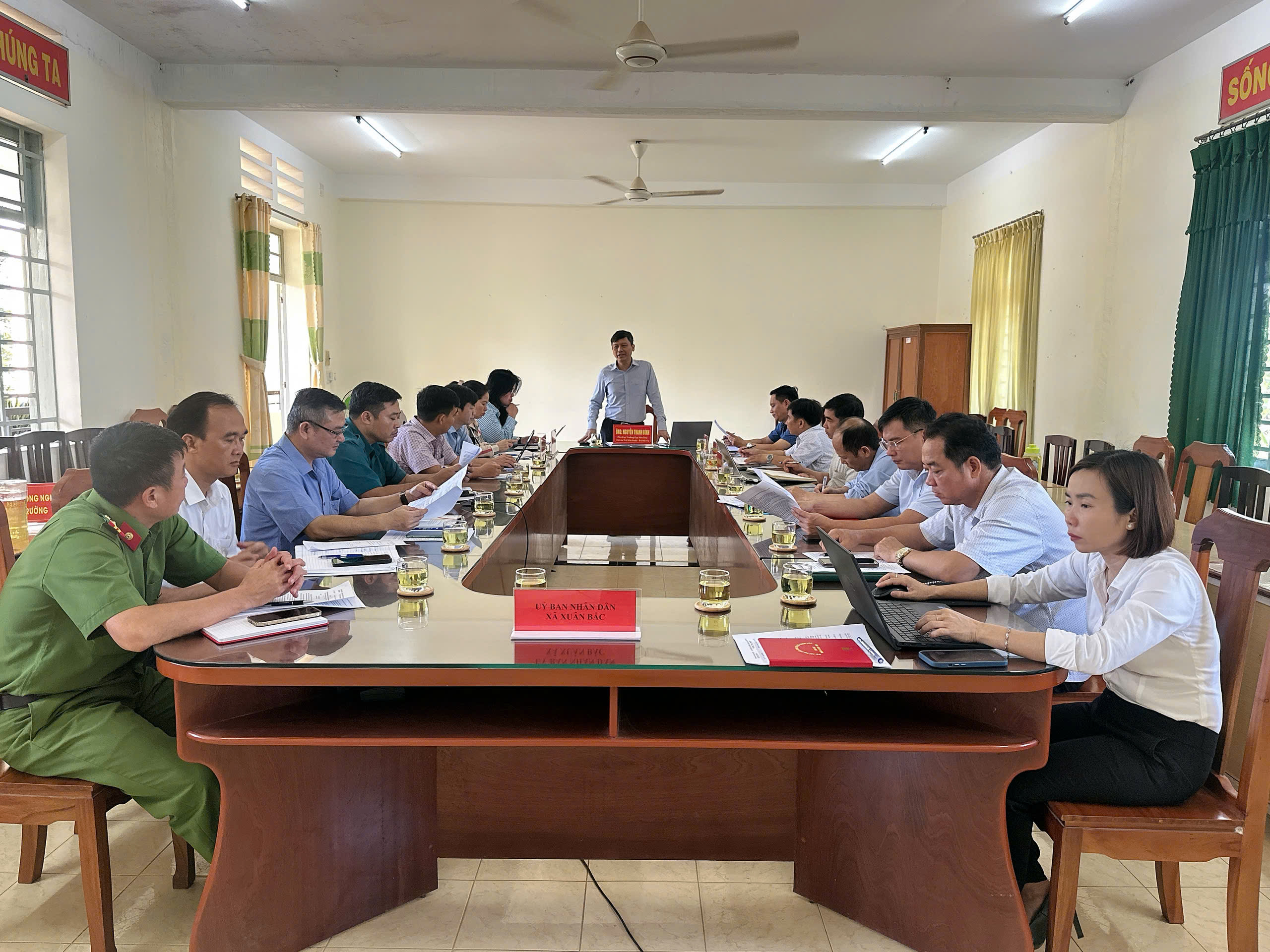 ĐOÀN CÔNG TÁC BỘ NỘI VỤ LÀM VIỆC TẠI XÃ XUÂN BẮC