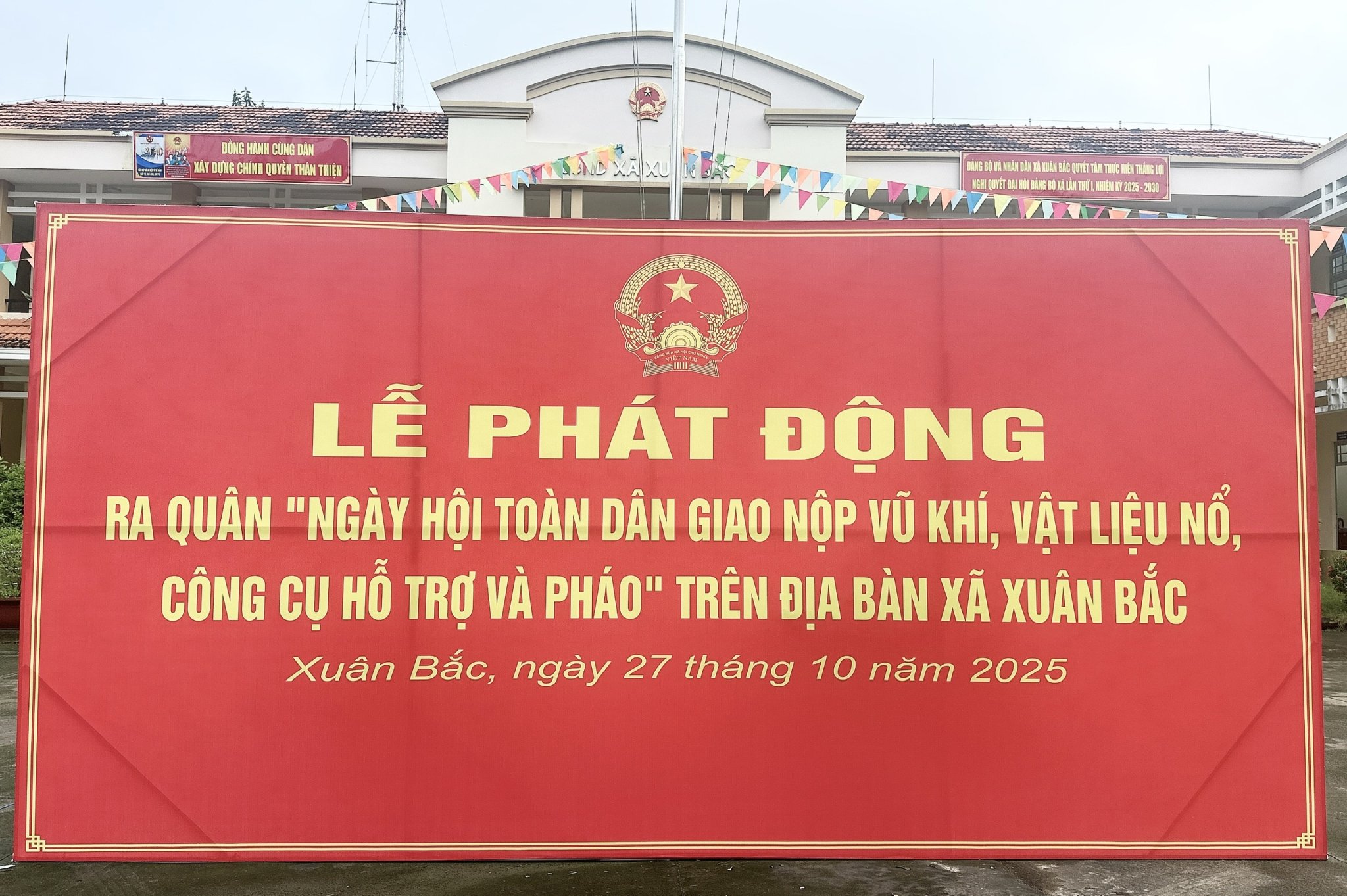 LỄ PHÁT ĐỘNG RA QUÂN “NGÀY HỘI TOÀN DÂN GIAO NỘP VŨ KHÍ, VẬT LIỆU NỔ, CÔNG CỤ HỖ TRỢ VÀ PHÁO” NĂM 2025